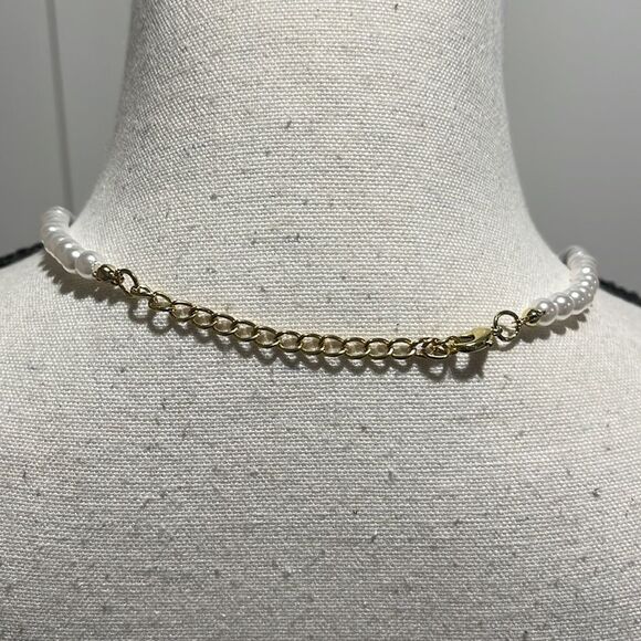 NWOT Two-tone enamel pendant with faux pearl chain - Picture 3 of 3